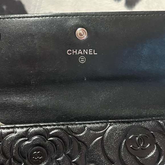CHANEL Black Leather Floral Camellia Wallet - Picture 10 of 16